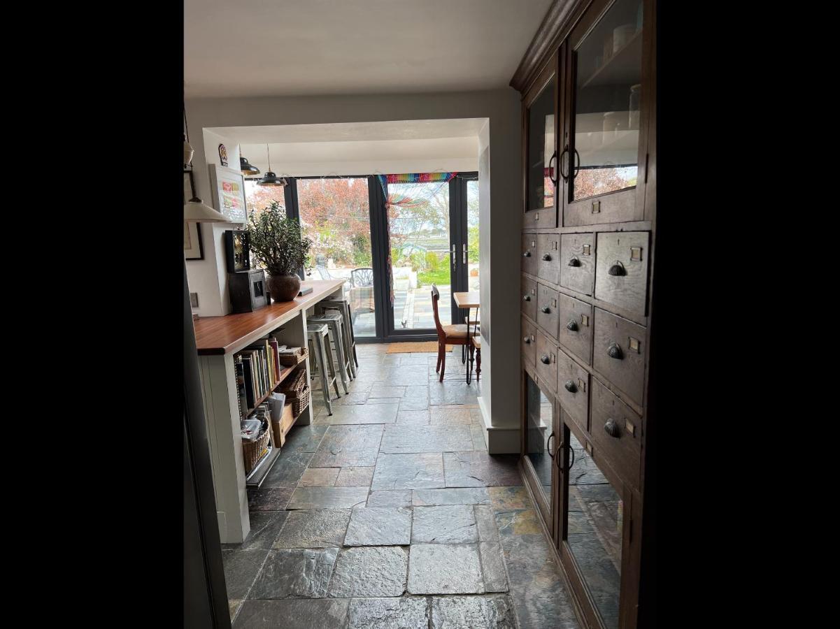 Unique Townhouse With Large Garden Down To The Sea Villa Killough Ngoại thất bức ảnh